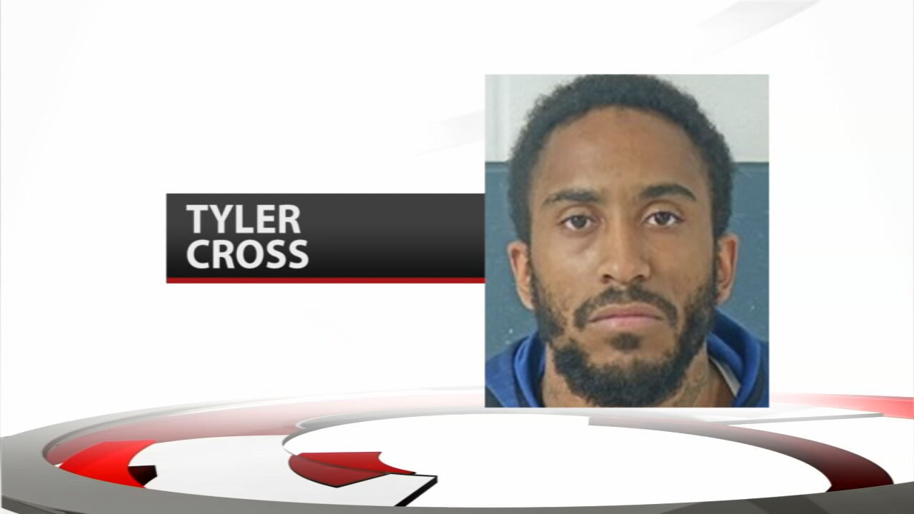 Louisville man tried to swallow baggie of heroin before arrest on drug-dealing charges, ISP says